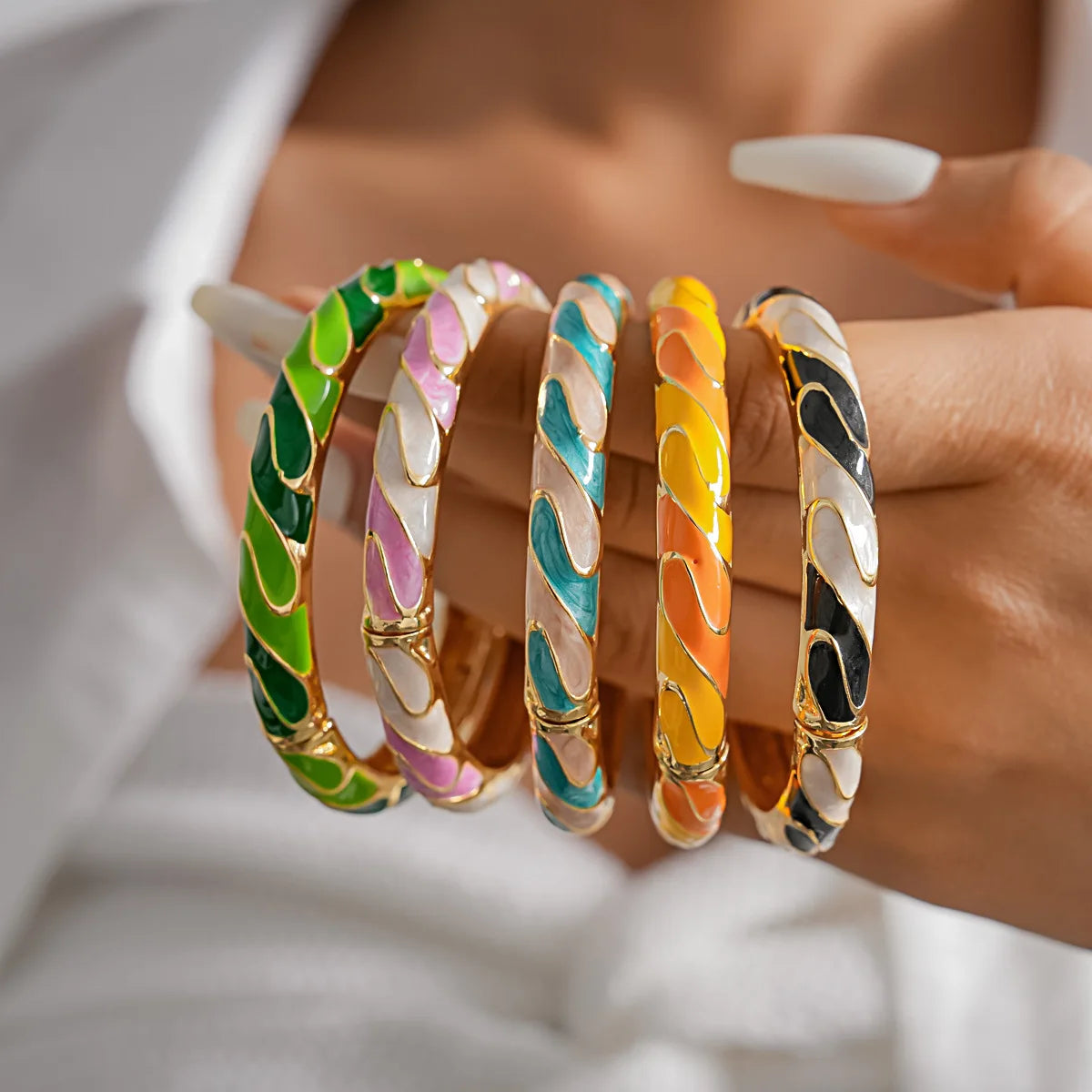 KMVEXO Elegant Irregular Enamel Dropped Glaze Open Bangles for Woman Bohemia Trend Metal Bracelet Vintage Jewelry Gift