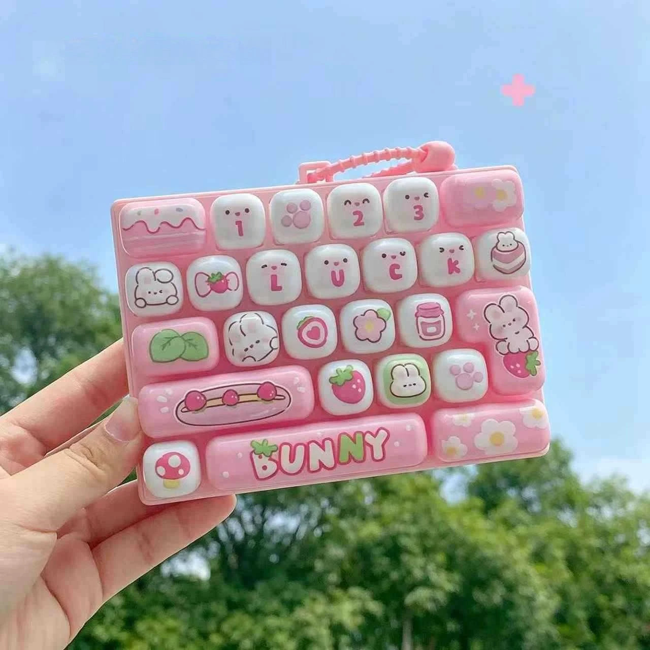 Silicone 26 Key Press Button Fidget Bag Charm Keychain Stress Relief Decompression Keyboard Keyring for Family Party Adults Kids