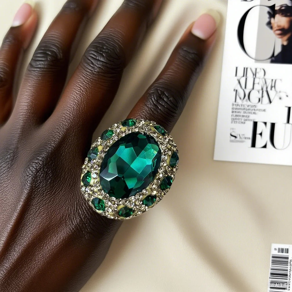 Green Crystal Ring Full of Diamonds Noble Temperament Light Luxury Jewelry Vintage Design for Wedding Party High-end Jewelry