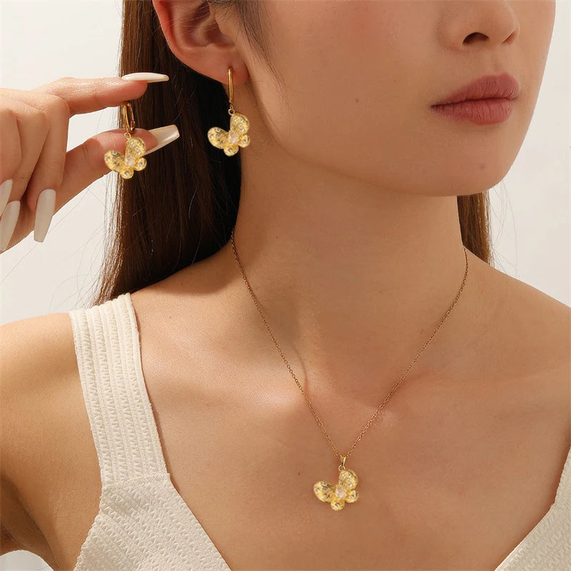 EILIECK Stainless Steel Exquisite Butterfly Zirconia Pendant Necklace For Women Fashion 18K Gold PVD Plated Daily Jewelry Gift