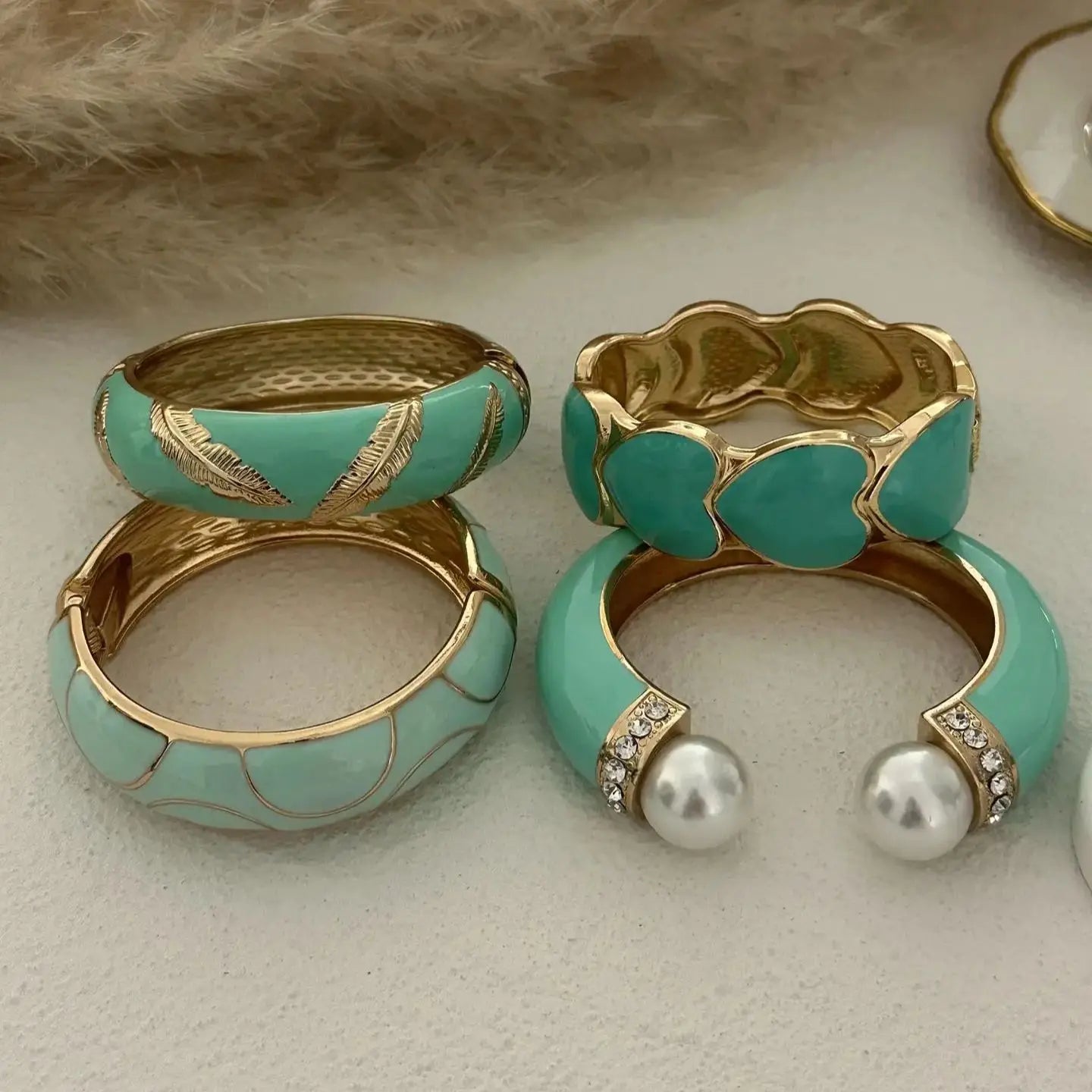 KMVEXO Imitation Enamel Feather Pattern Shape  Metal Wide Bangles for Women Geometric Irregular Spring Pearl Bracelet Jewelry
