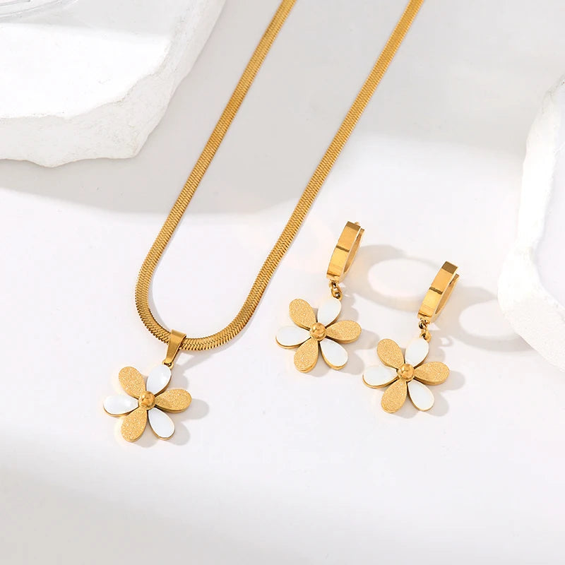EILIECK 316L Stainless Steel Simple Flower Pendant Necklace For Women Girl New Party Gift Neck Chain Waterproof Jewelry Collar