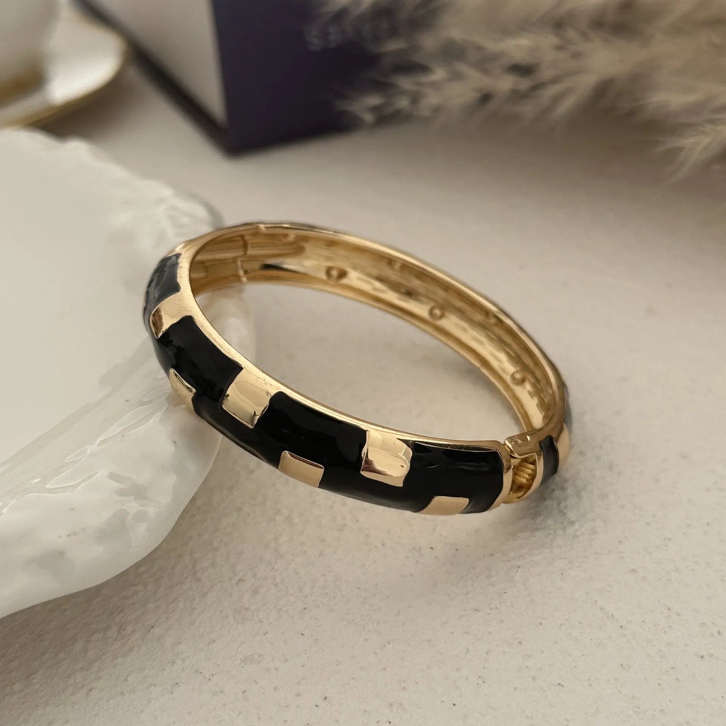 KMVEXO Black Imitation Enamel Shape Round Metal Wide Bangles for Women Geometric Irregular Spring Bracelet Pulseras Jewelry