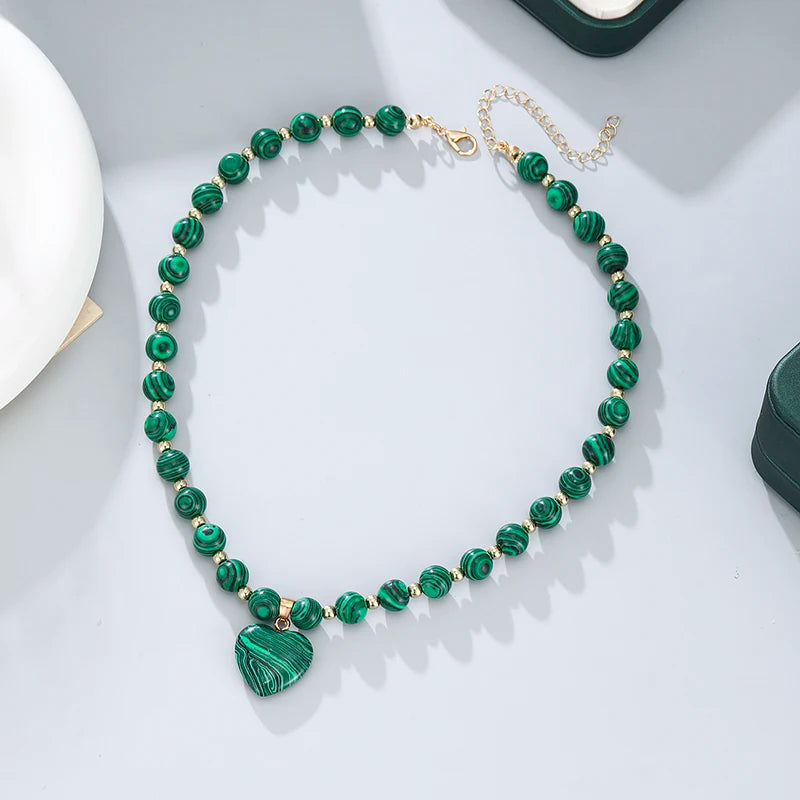 Green Heart Stone Pendant Necklace Natural Stone Beaded Chain Choker Necklaces Fashion Jewelry for Women Daily Party Wear Gifts