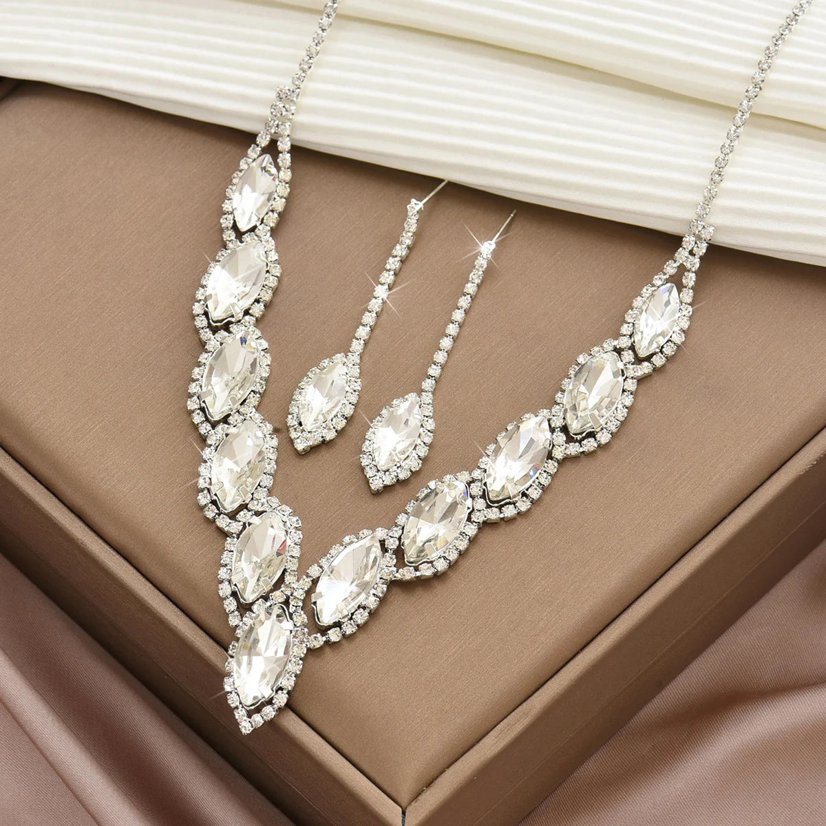 Advanced Versatile Crystal Necklace Earrings Two Piece Set Bridal Wedding Party Vacation Travel Versatile Accessories