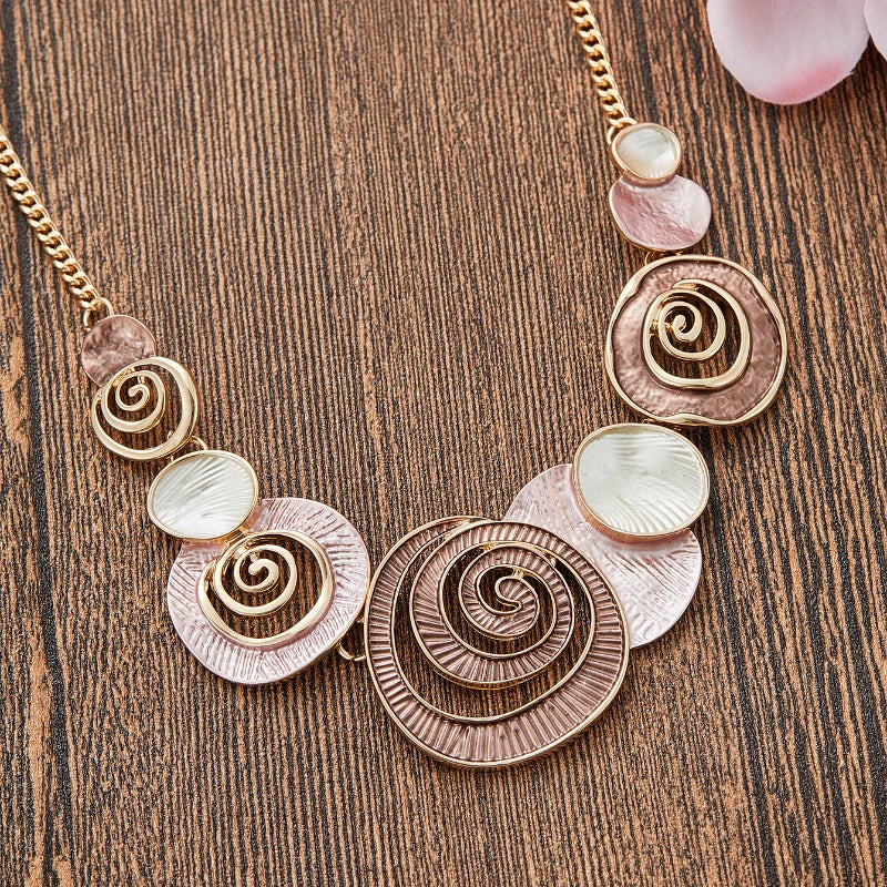 Vintage Painting Oil Hollow Necklace Fashionable Versatile Women's Conch Neck Chain Necklace Elegant Jewelry Necklace for Women