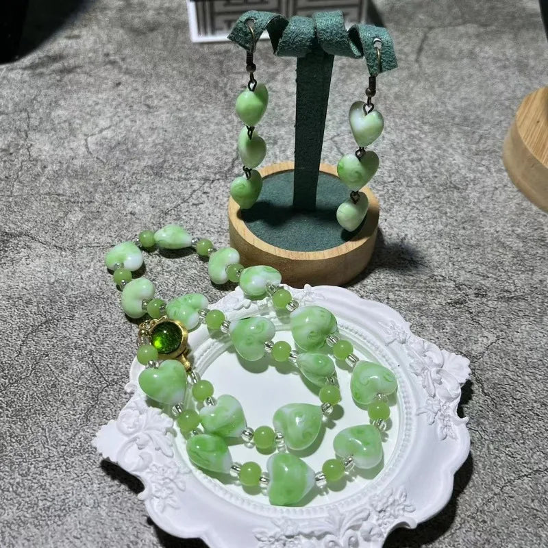 Green Earrings for Women Hearts Shaped Vintage Sweet Jewelry Vintage Palace Style Light Luxury Pendientes Mujer