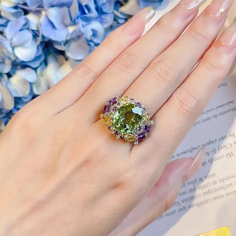 Huitan Colorful Women Ring Gorgeous Inlaid Bright Green Oval CZ Modern Party Wedding Luxury Accessories Noble Fashion Jewelry