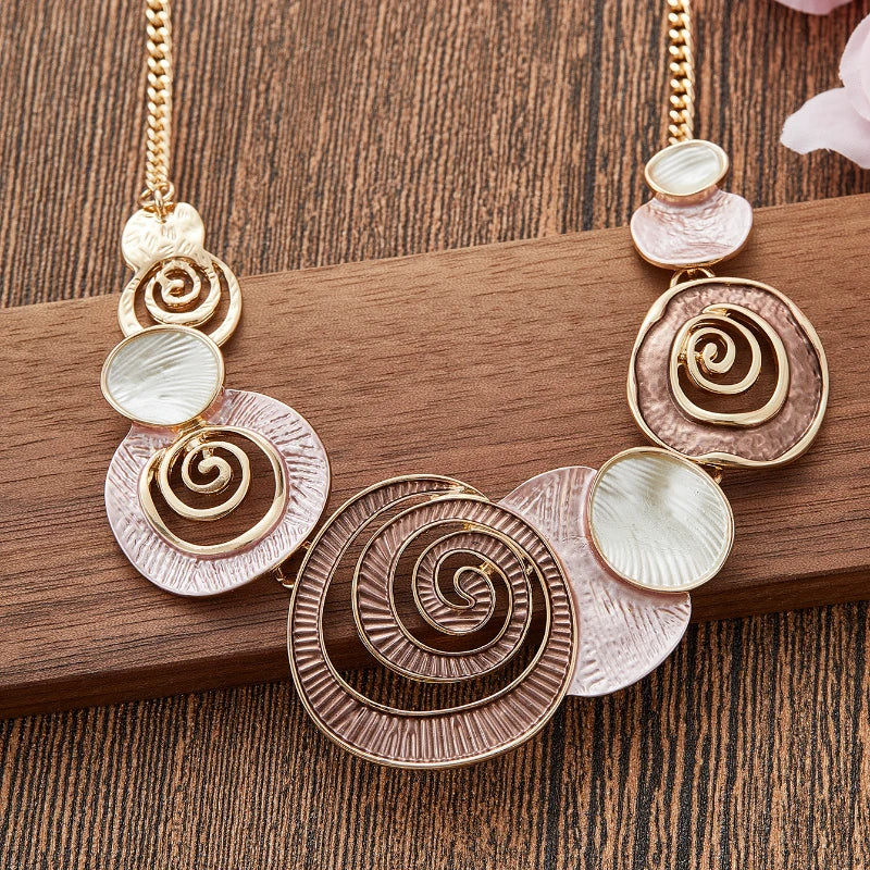 Vintage Painting Oil Hollow Necklace Fashionable Versatile Women's Conch Neck Chain Necklace Elegant Jewelry Necklace for Women