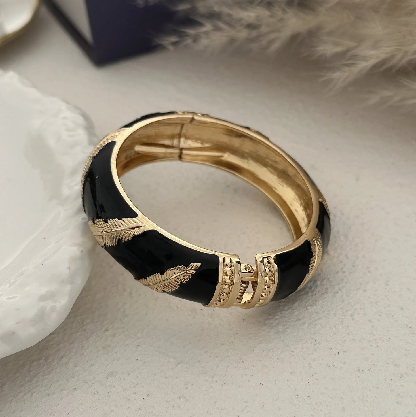KMVEXO Black Imitation Enamel Shape Round Metal Wide Bangles for Women Geometric Irregular Spring Bracelet Pulseras Jewelry
