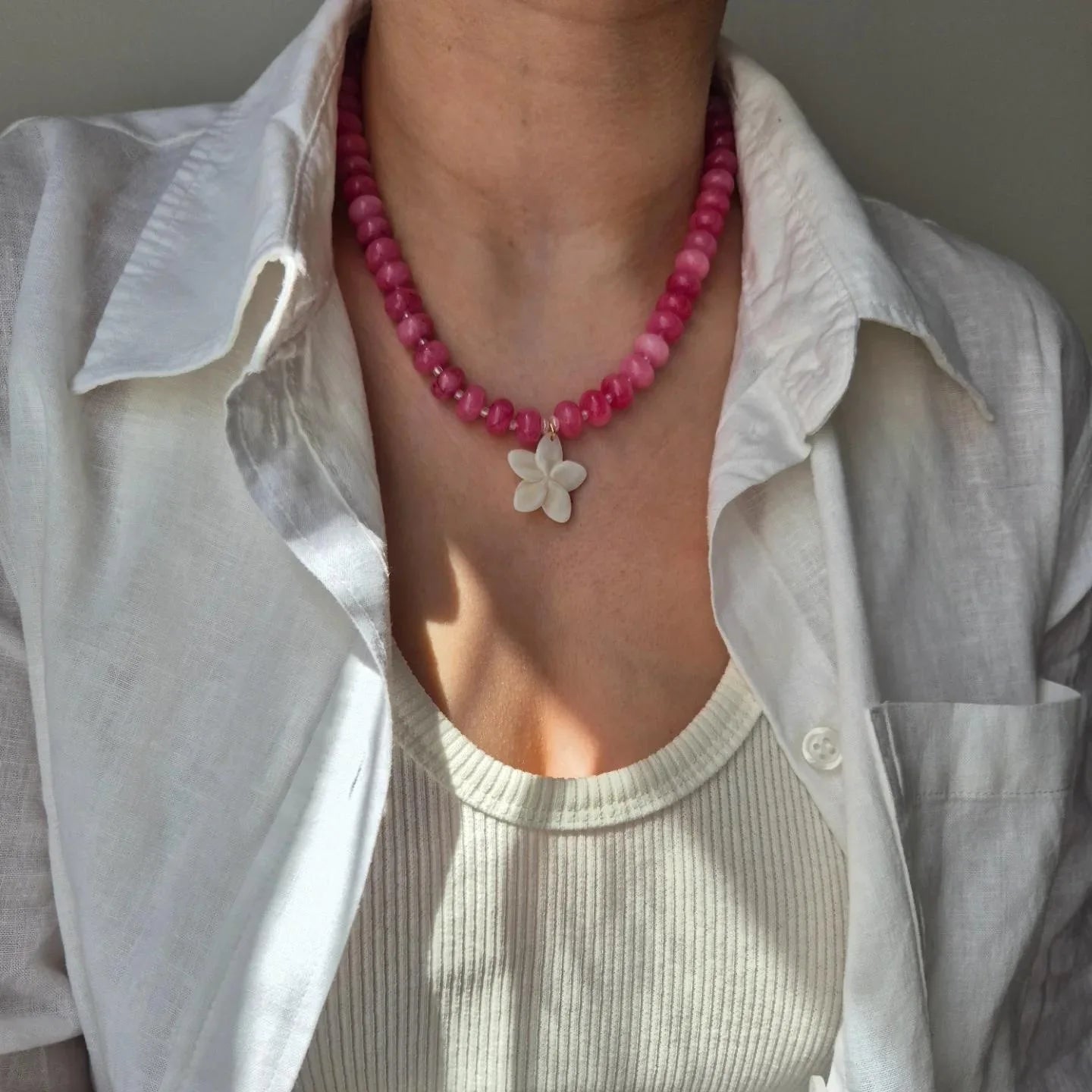 Pink Natural Stone Beads Choker Necklace with Flower Shell Pendant for Women Handmade Beaded Necklace Bohemia Jewelry Gifts