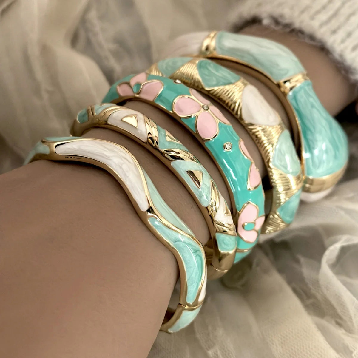 KMVEXO Bohemia Elegant Enamel Flower Bracelet For Woman Fashion Irregular Geometric Metal Bangle Punk Y2K Jewelry
