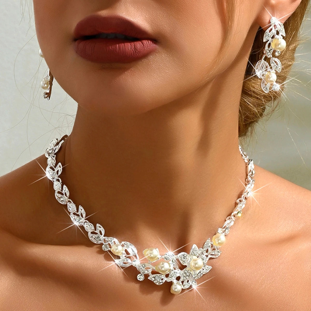 Rich Heiress Feeling Pearl Alloy Necklace Earring Set Suitable for Holiday Parties, Dates, Travel and Versatile Occasions