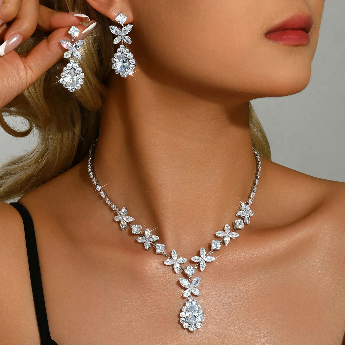 Gorgeous Four‑Leaf Flower Drop Teardrop Zircon Necklace Earrings Set Women Wedding Dress Jewelry Formal Party Matching Accessory