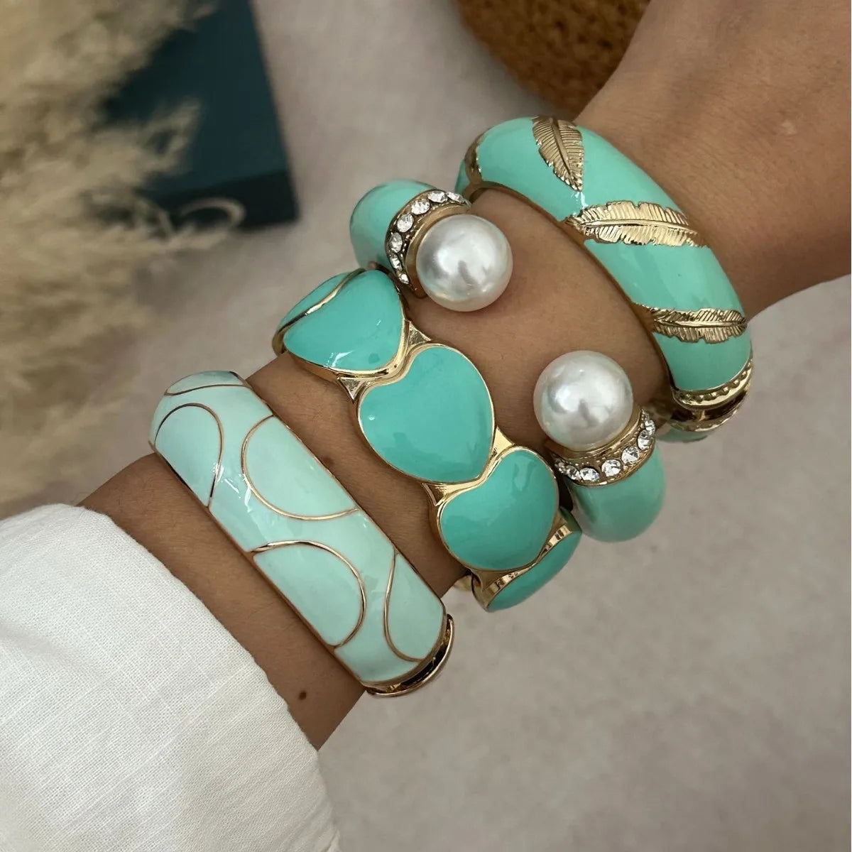KMVEXO Imitation Enamel Feather Pattern Shape  Metal Wide Bangles for Women Geometric Irregular Spring Pearl Bracelet Jewelry