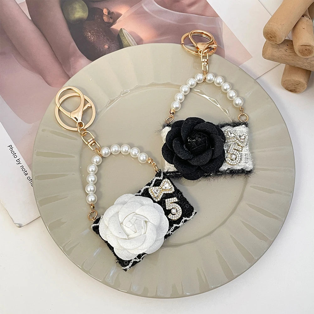 Camellia Keychain Luxury Crystal Bow Pearl Chain Black and White Flower Women's Bag Pendant Handbag Key Ring
