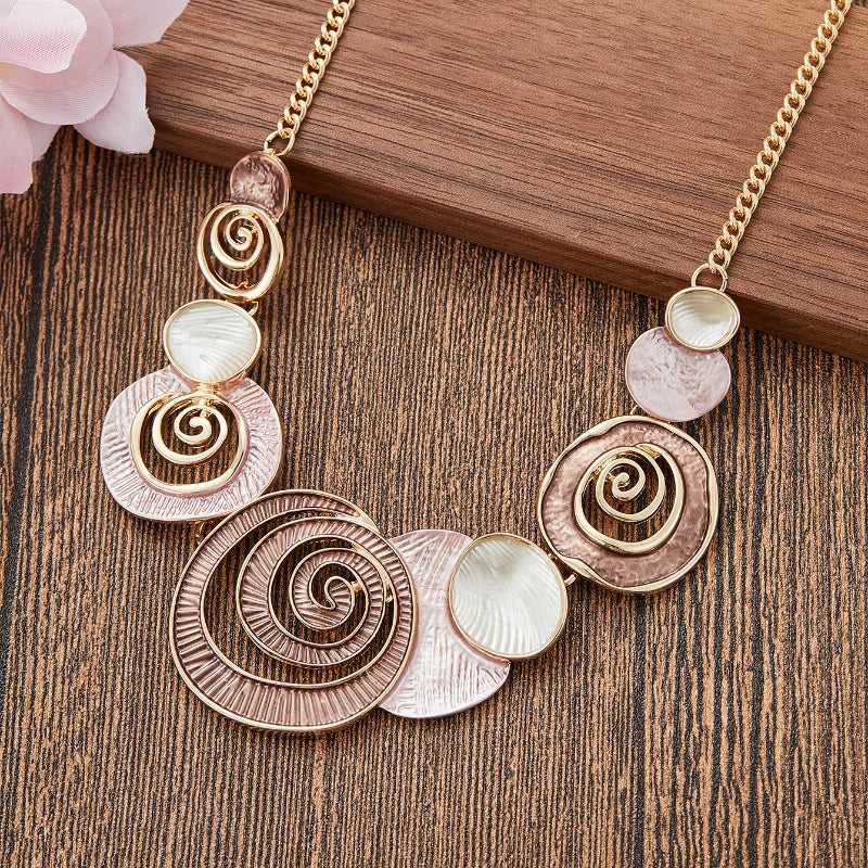 Vintage Painting Oil Hollow Necklace Fashionable Versatile Women's Conch Neck Chain Necklace Elegant Jewelry Necklace for Women