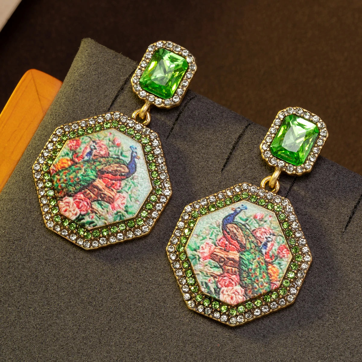 1 Pair of Vintage Green Rhinestone-Embellished Retro Octagonal Peacock Print Earrings Suitable for Women to Wear Daily, Attend Parties, or as a Gift