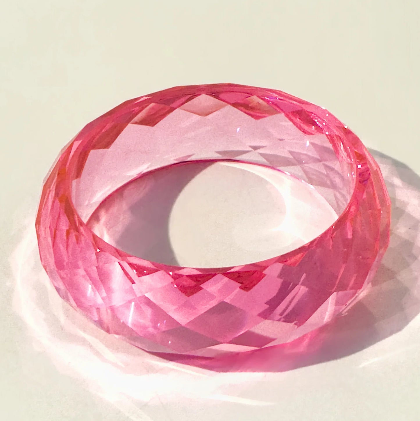 KMVEXO Geometric Irregular Pink Twisted Resin Bangles for Women Girl Party Jewelry 2026 Summer Vacation Decoration Bracelet ﻿