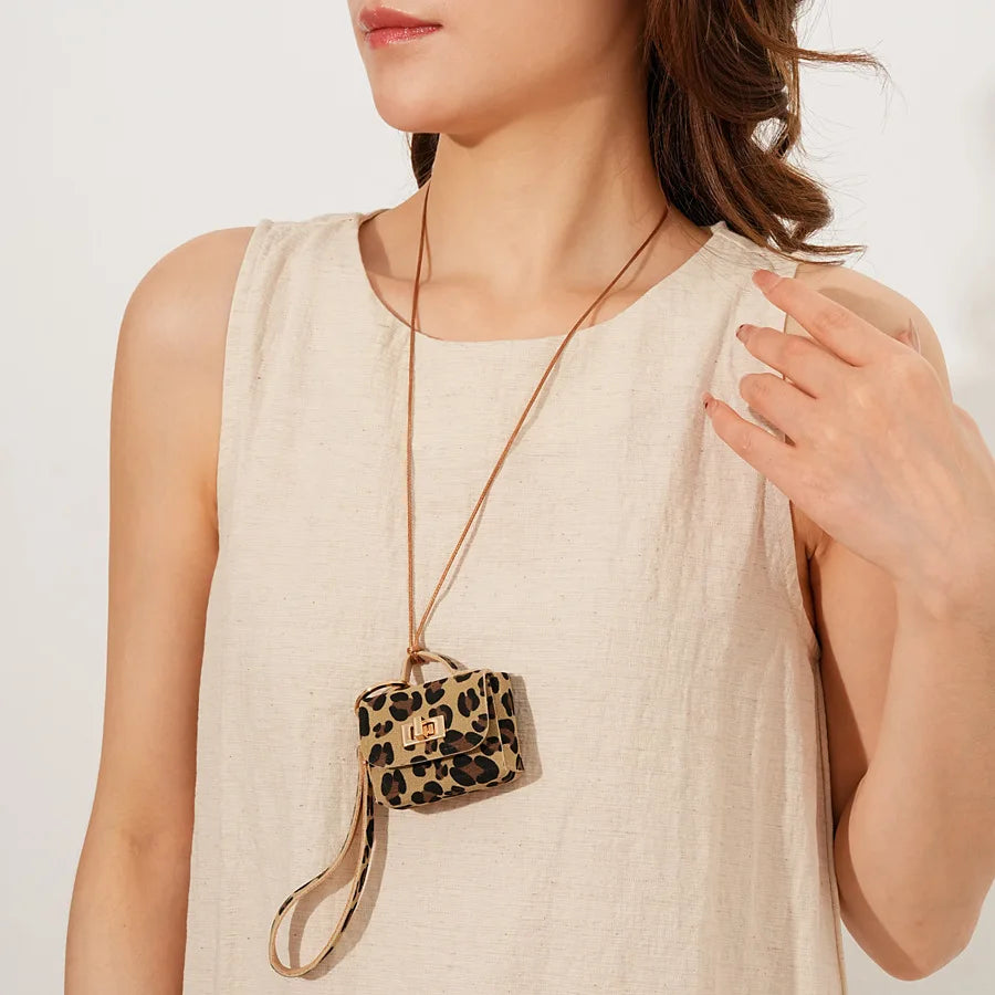 Bag Shape Leopard Print Leather Pendant Necklace Vintage Fashion Temperament  Sweater Chain Woman for Daily Accessories N1