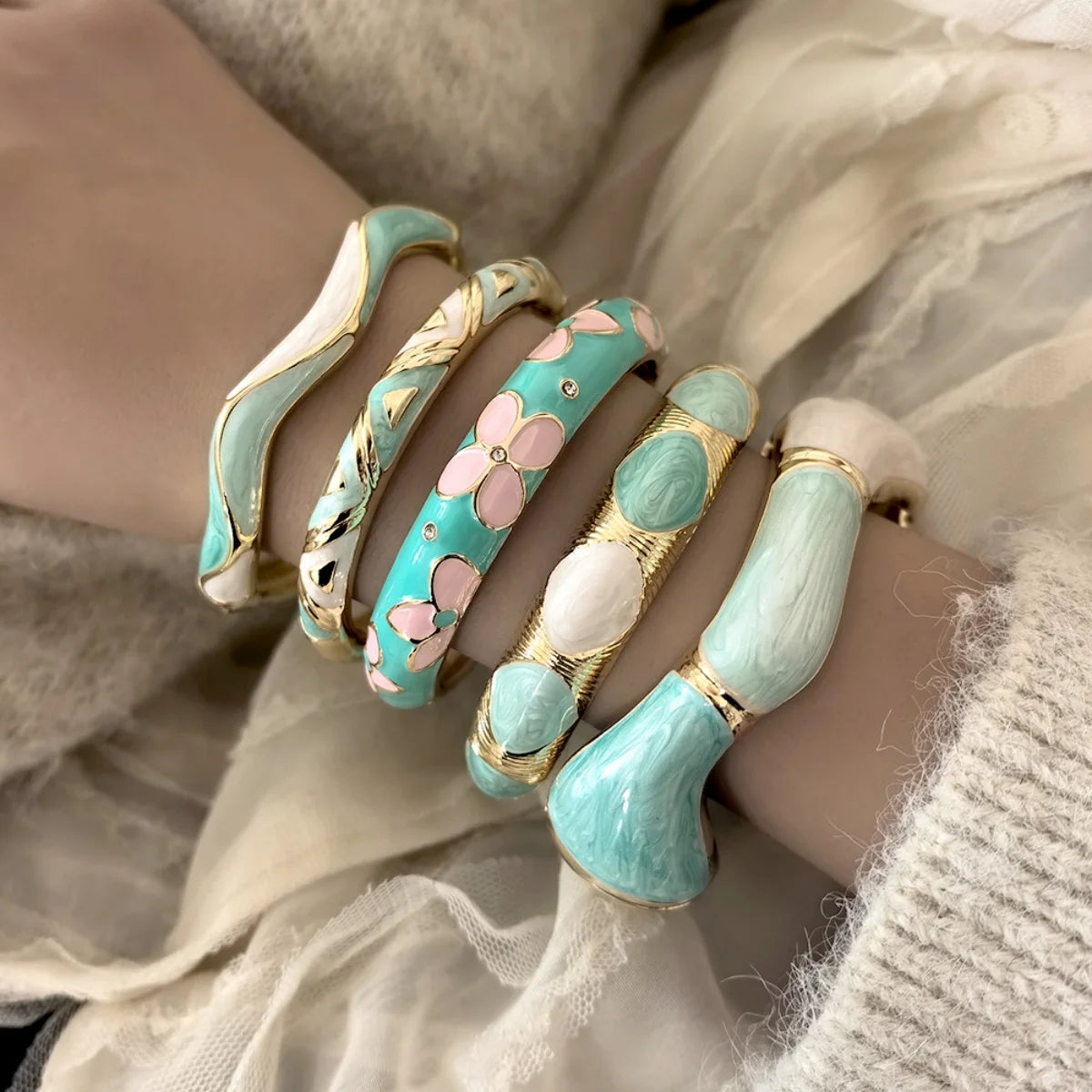 KMVEXO Bohemia Elegant Enamel Flower Bracelet For Woman Fashion Irregular Geometric Metal Bangle Punk Y2K Jewelry