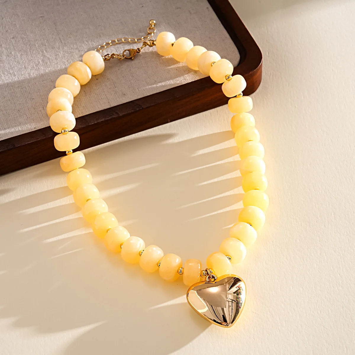 KMVEXO Bohemia Colorful Resin Beaded Heart Pendant Acrylic Necklaces for Women Aesthetic Y2K Fashion Choker Necklace Jewelry ﻿
