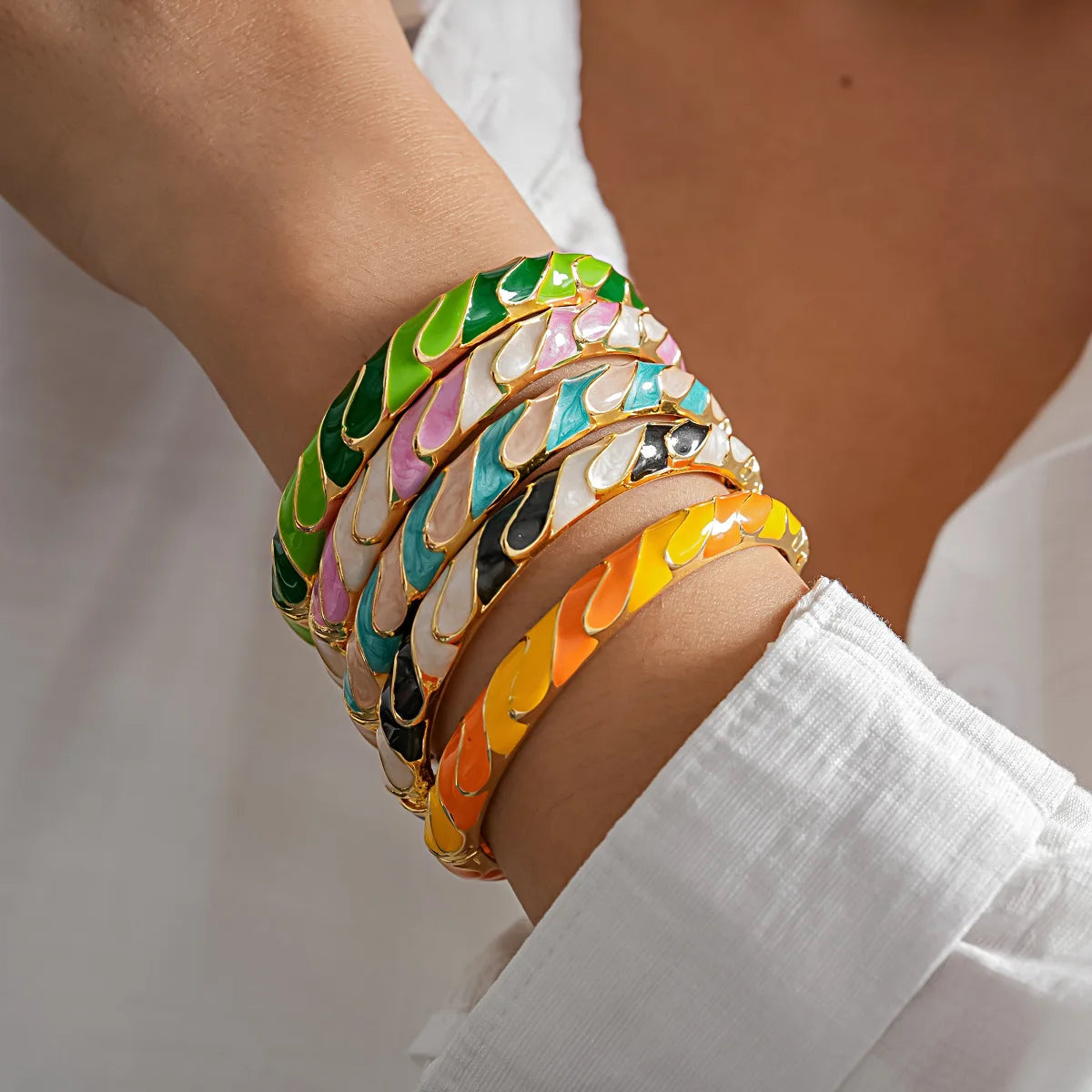 KMVEXO Elegant Irregular Enamel Dropped Glaze Open Bangles for Woman Bohemia Trend Metal Bracelet Vintage Jewelry Gift