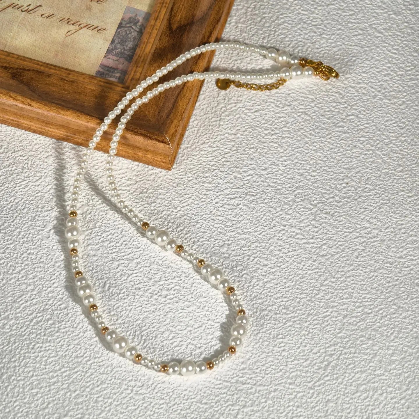Original pink natural round stone bead necklace, fashionable and high-end, colorful double-layer stacked bead collarbone chain g