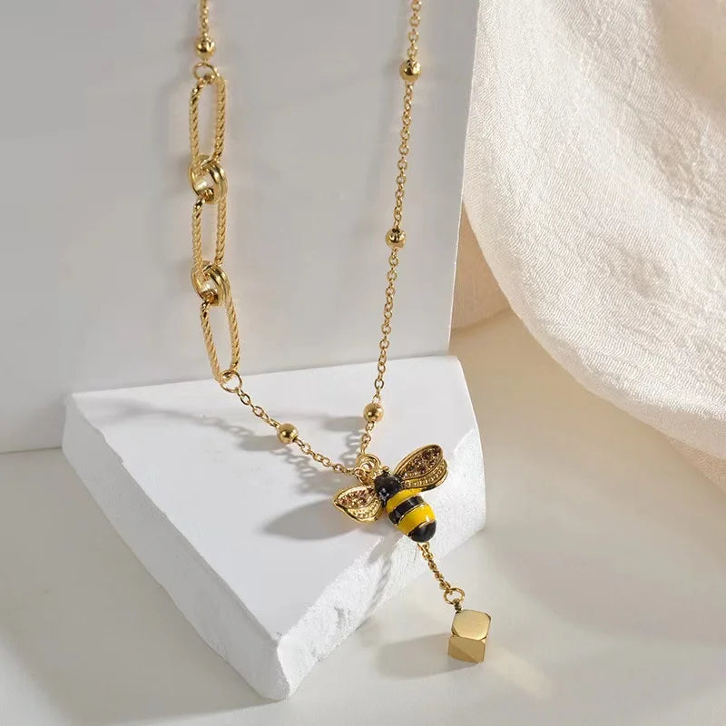 EILIECK Women's Cute Trendy Dragonfly Pendant Necklace 18K Gold-plated Stainless Steel Neck Chain Daily Water-resistant Jewelry