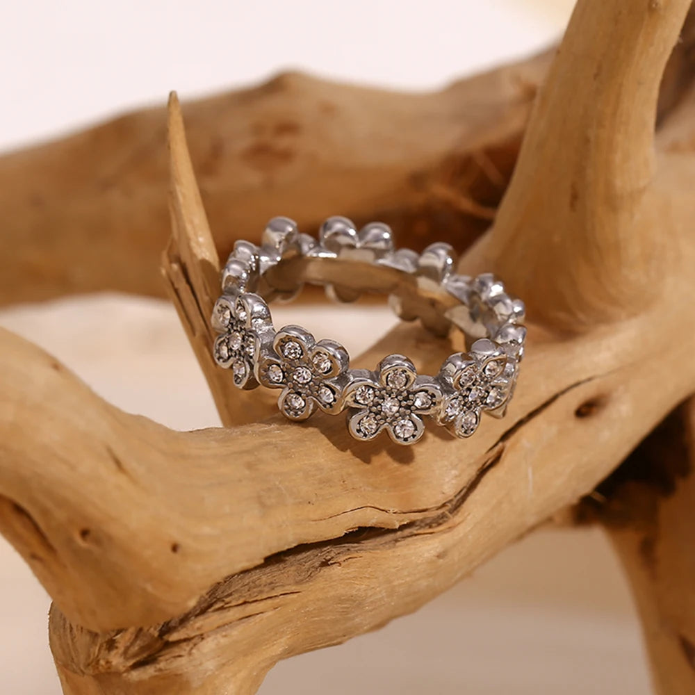E.B.belle Flower Micro Inlaid Small Daisy Ring Tarnish Free 316L Stainless Steel Jewelry 18K Gold Plated Decoration