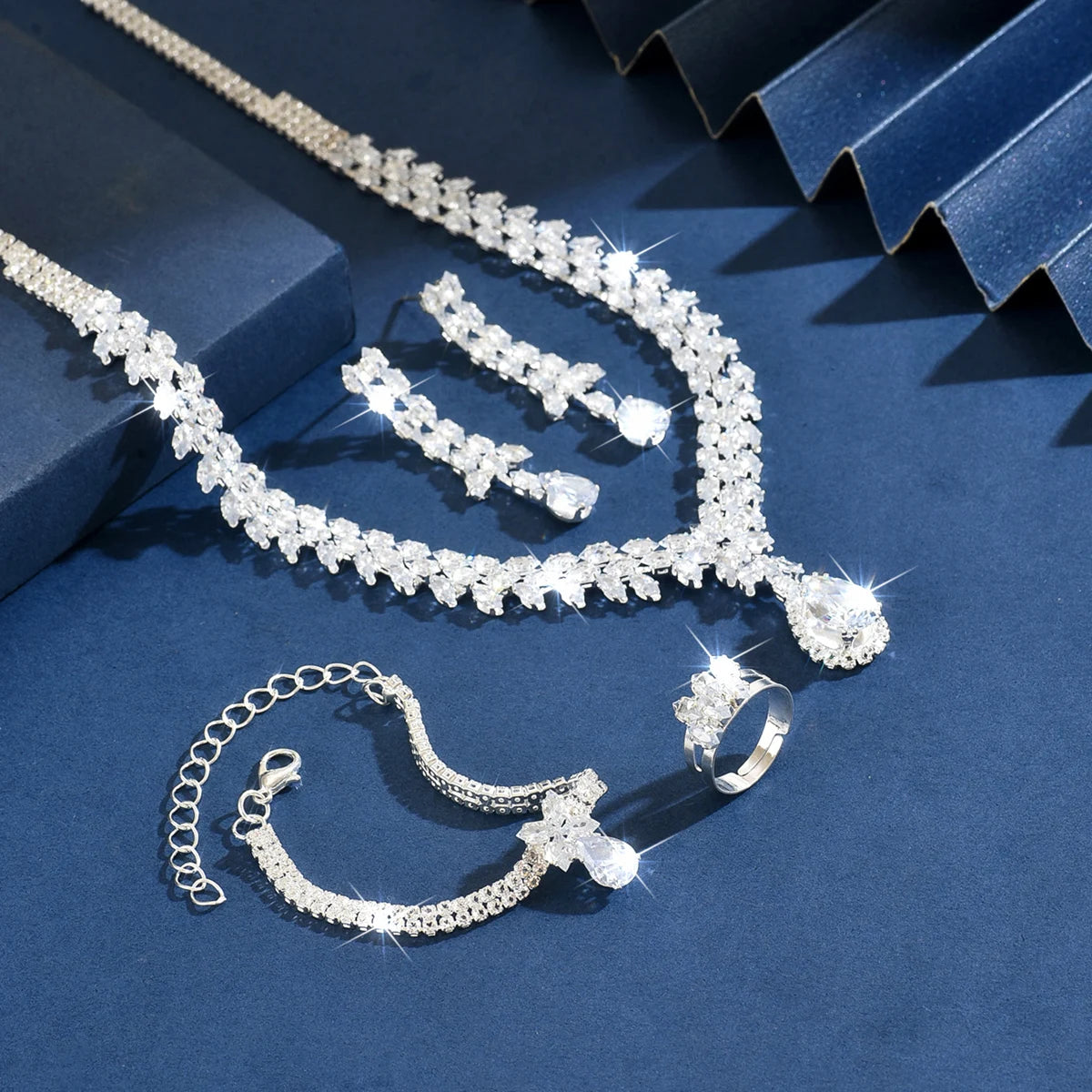 Light luxury and dynamic sparkling water droplet necklace earrings 2-piece set for dinner party dress accessories
