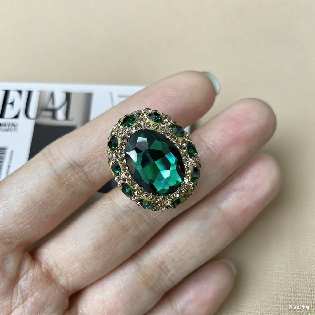 Green Crystal Ring Full of Diamonds Noble Temperament Light Luxury Jewelry Vintage Design for Wedding Party High-end Jewelry