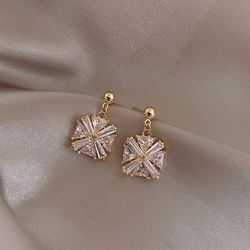 Female Luxury Crystal Zircon Stud Earrings Vintage Flowers Christmas Snowflakes Temperament Earrings New Year Jewelry Gifts