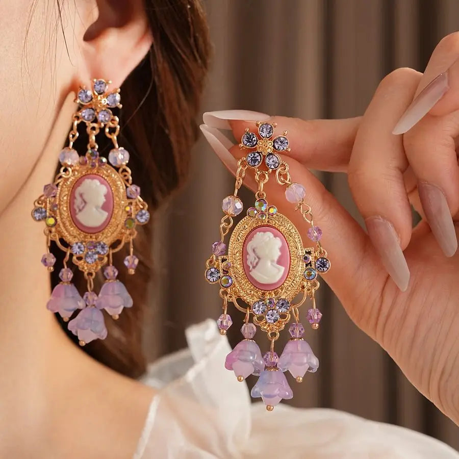Vintage Palace Style Pendant Earrings, Floral Portrait Tassel Earrings, Light Luxury High-End Earrings, Vacation Earrings