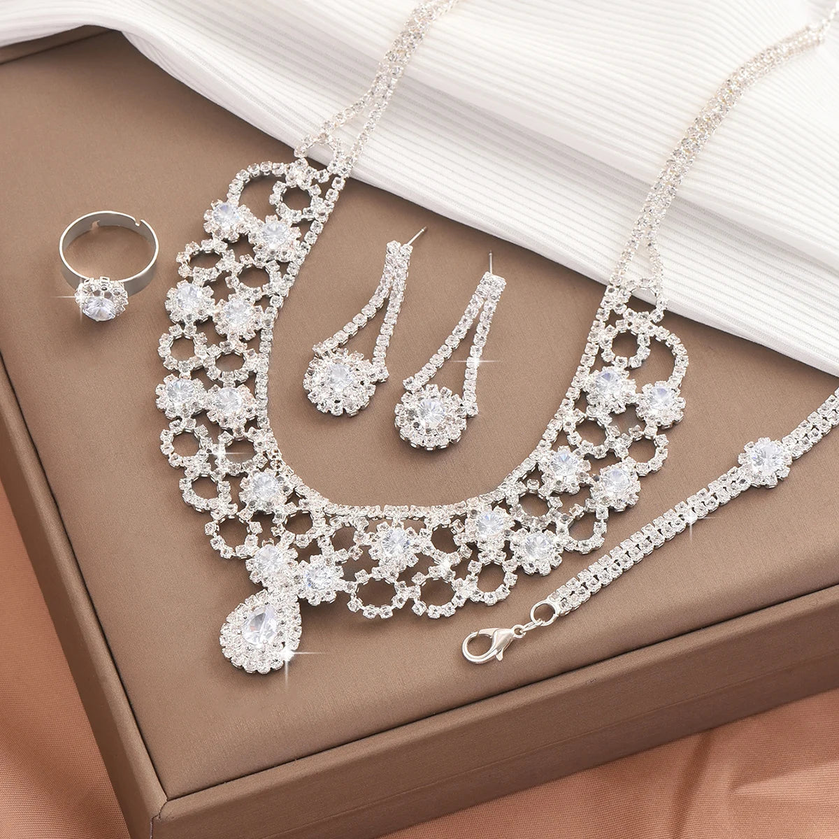 Fashionable and Exquisite Claw Chain Design Water Droplet Jewelry Set, Light Luxury Retro High-End Jewelry Set for Women