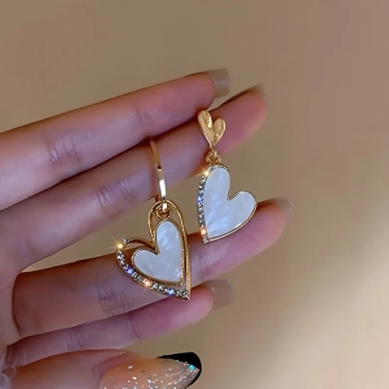Elegant Asymmetrical Heart-Shaped Earrings Inlaid Zirconia Luxury Style for Women Vintage Fashion Wedding Party Jewelry Gifts