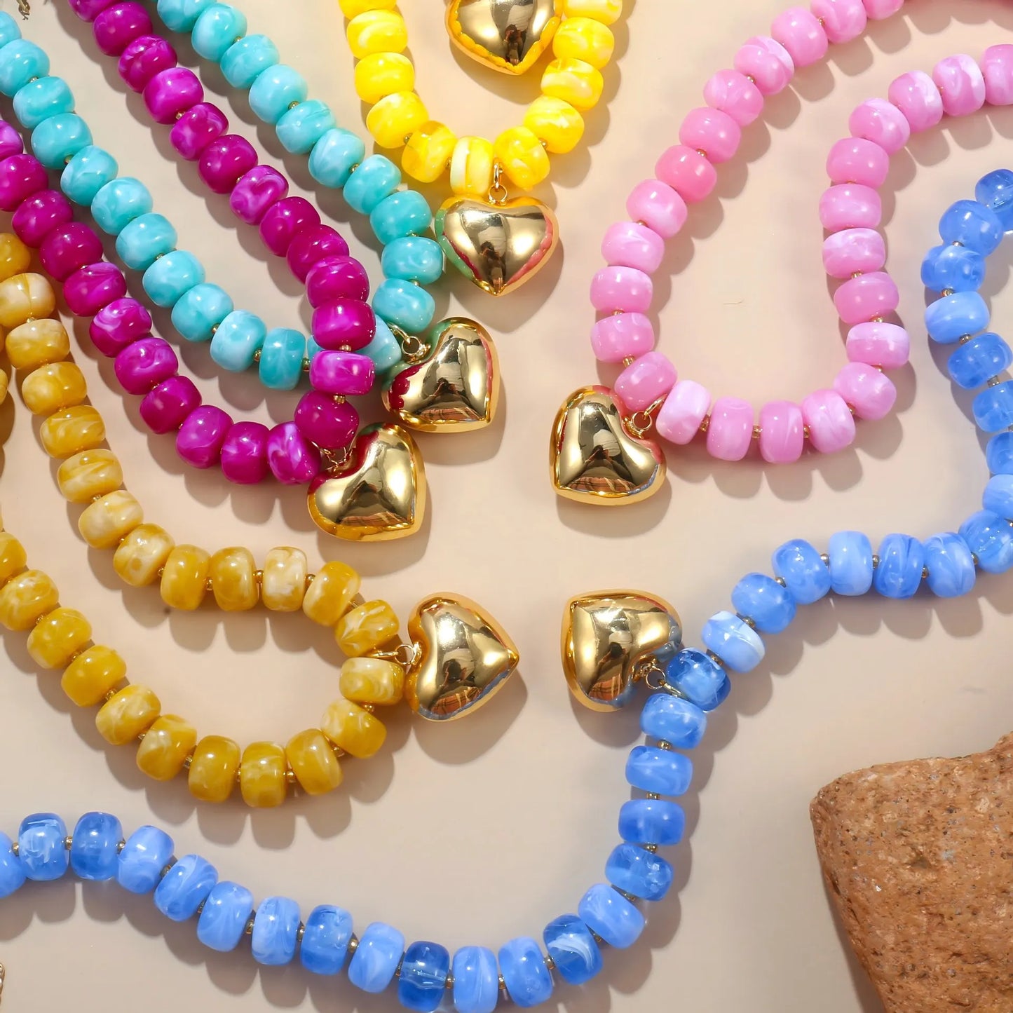 Fashion Colorful Acrylic Geometric Round Beads Heart Pendant Necklace Boho Love Heart Beaded Choker Necklaces Women Jewelry Gift