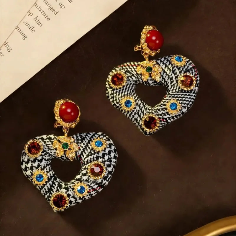Vintage Style Luxury Thousand Bird Grid Heart-shaped Earring for Women Fashion Simple Zircon Heart-shaped Earring Party Jewelry