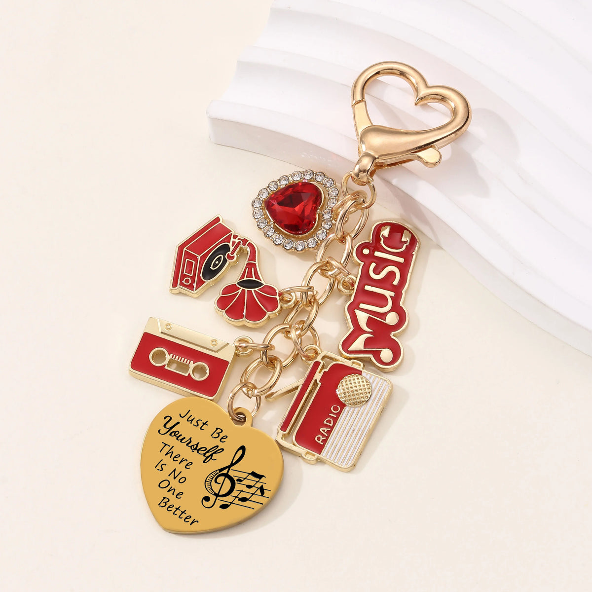 1pc Pretty Red Cartoon Heart Tape Phonograph Music Oil Dripping Keychain Musical Series Handbag Charms Key Ring Gift for Friends