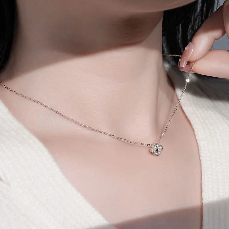 OXTAO Moissanite Necklace Ladies Elegant Four-Leaf Pendant Necklace with Certified 925 Silver Luxury Clover Wedding Jewelry Gift
