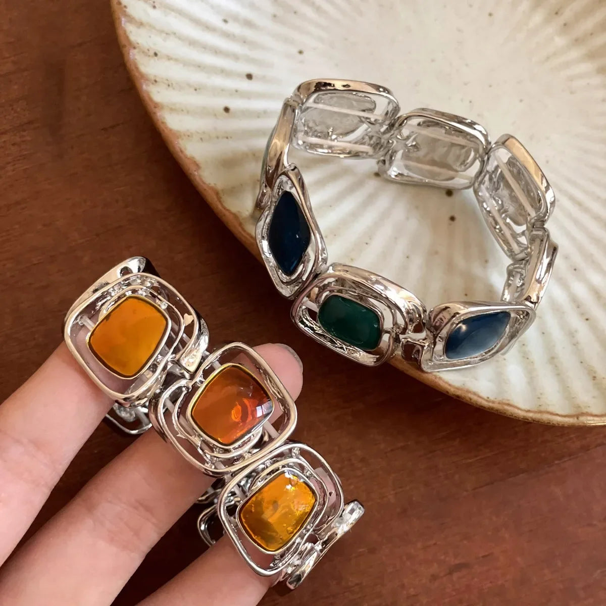 Oil-dropped Hollow Geometric Elastic Bracelets for Woemn 2025  New in Retro Light Luxury Bracelet Design Unique Hand Jewelry