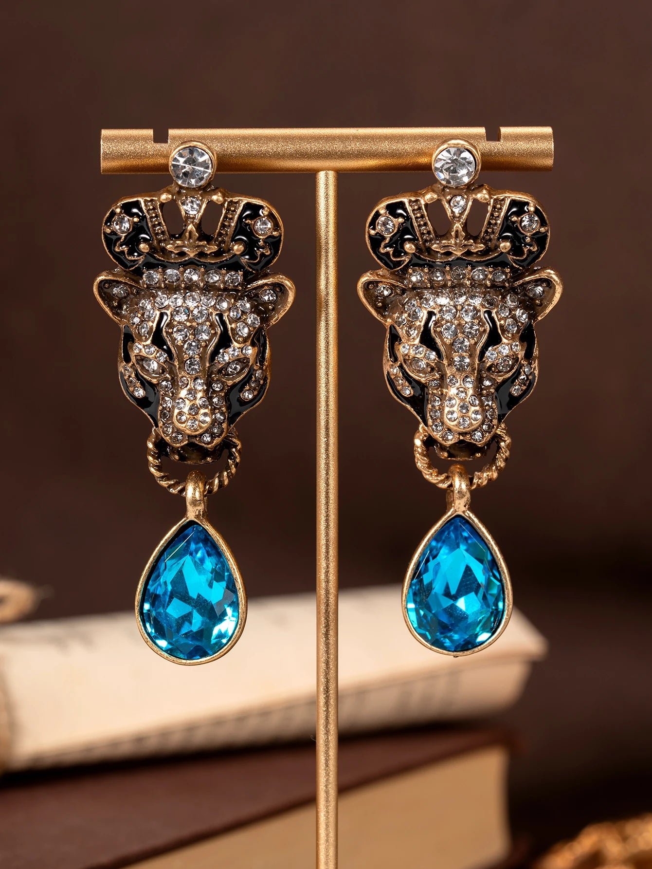 1 Pair of Vintage Retro Palace-Style Leopard Head Red and Blue Rhinestone Pendant Earrings, Niche Style, Suitable for Women's Daily Wear, Parties, and as a Gift