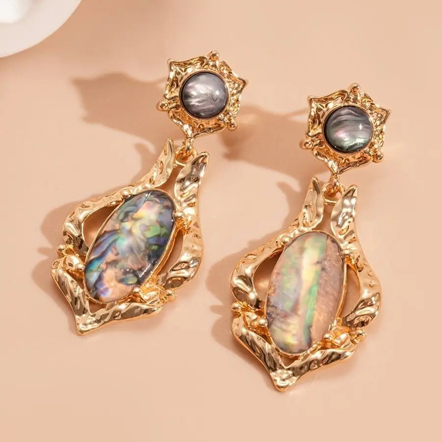 French retro shell gold tassel earrings with exquisite fashion and high-end design, niche palace style unique earrings