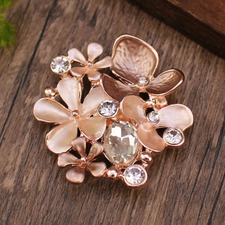 new color oil geometric flower diamond magnetic brooch, fashionable and high-end women's versatile brooch