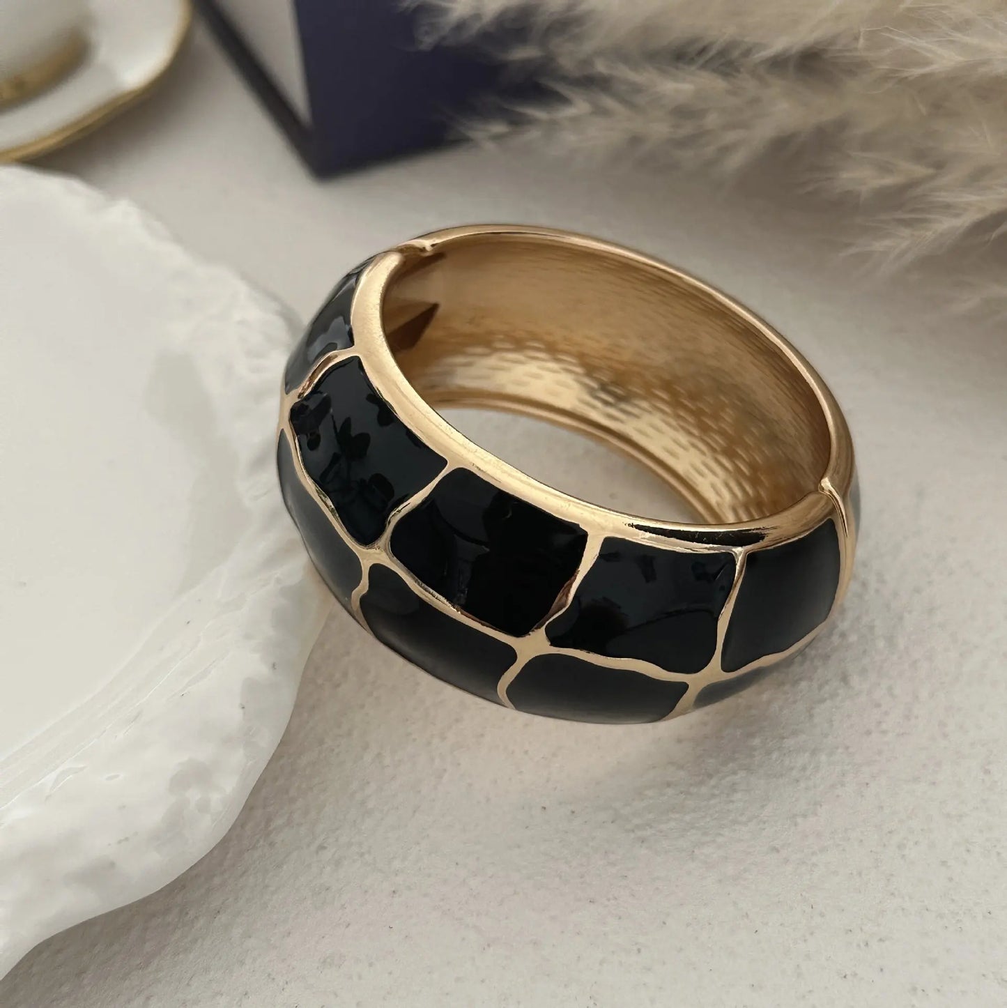 KMVEXO Black Imitation Enamel Shape Round Metal Wide Bangles for Women Geometric Irregular Spring Bracelet Pulseras Jewelry