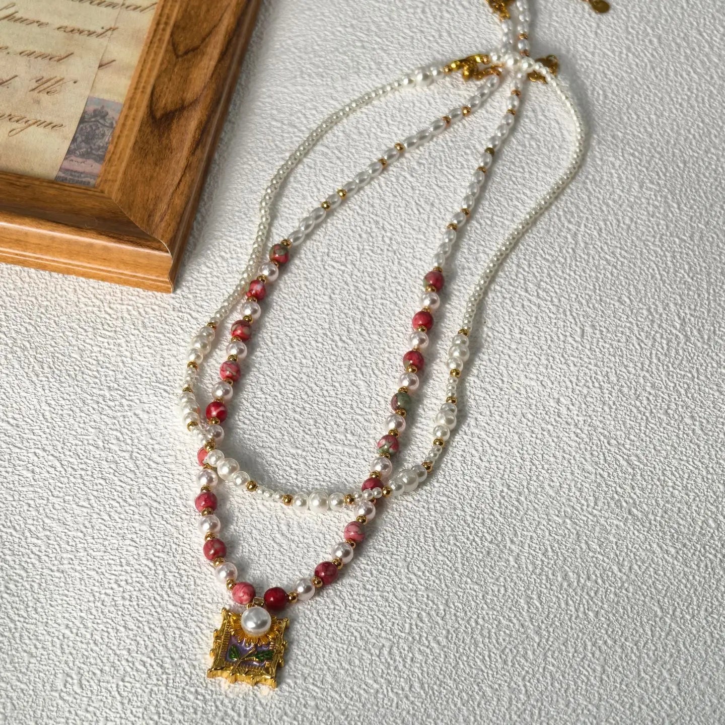Original pink natural round stone bead necklace, fashionable and high-end, colorful double-layer stacked bead collarbone chain g