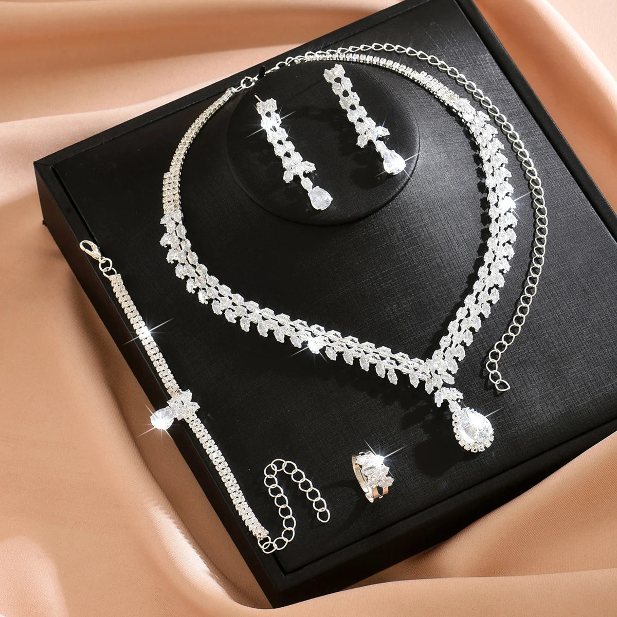 Light luxury and dynamic sparkling water droplet necklace earrings 2-piece set for dinner party dress accessories
