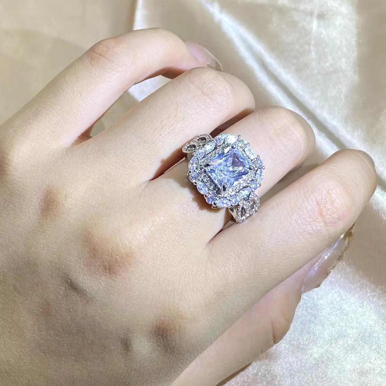 Gorgeous Square Shape Women Ring Full Bling Iced Out Micro Pave Crystal Zircon Dazzling Bridal Ring Wedding Engage Ring