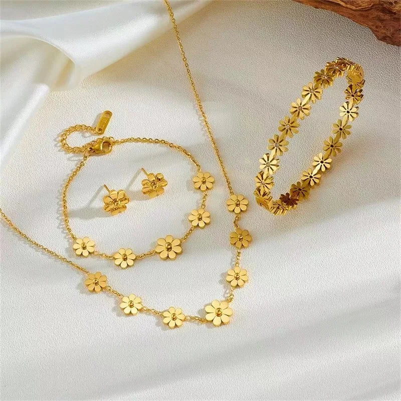 EILIECK 316L Stainless Steel Cute Little Flower Necklace For Women High Quality 18 K Gold-Plated Jewelry Geometric Choker Collar