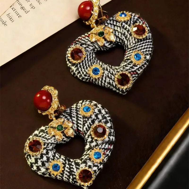 Vintage Style Luxury Thousand Bird Grid Heart-shaped Earring for Women Fashion Simple Zircon Heart-shaped Earring Party Jewelry